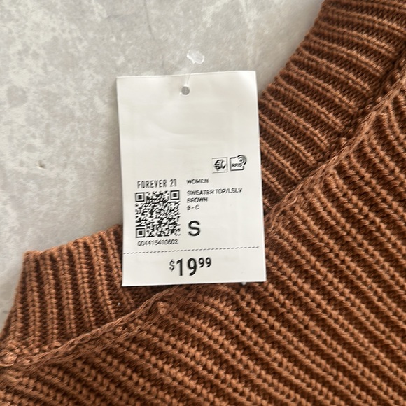 Brand New! Knitted sweater - Picture 4 of 4